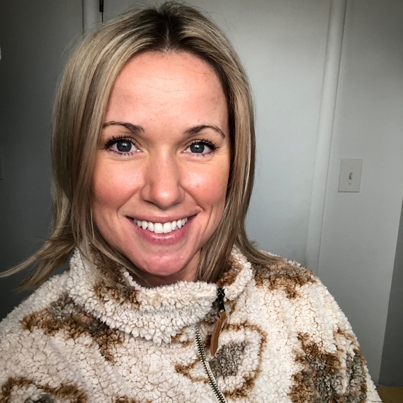 Meet your Posher, Emily - Picture 2 of 7